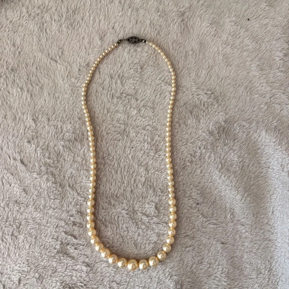 Vintage Graduated Faux Pearl Necklace Sterling Silver Filigree Clasp Cream 16